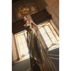 NWT Ieena For Mac Duggal 10 Gold Pleated Metallic One Shoulder High Low Gown